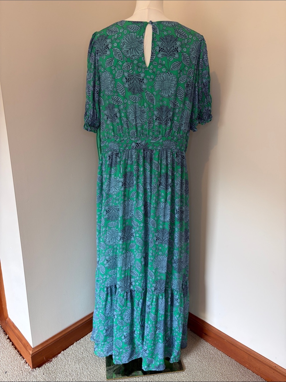 Boden Smocked Cuff Maxi Dress Key Hole Back Size 16-18R Green Floral - Picture 4 of 8